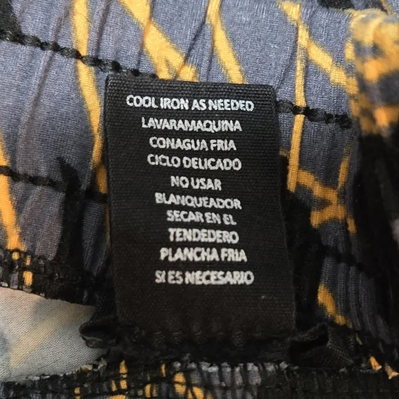 BAE CITY‎ Gray & Black Joggers, Size 1X - Picture 6 of 6